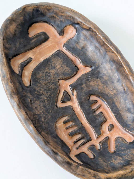 Vassoio portaoggetti vintage in ceramica danese di Emil Ruge, con sgraffito e stile arte primitiva. – Ciotole (photo 9 of 13)