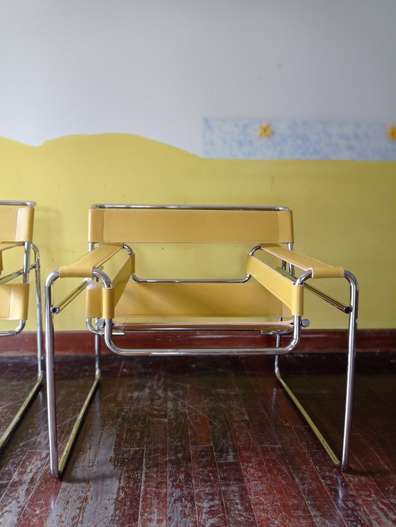 Image 1 of Knoll Wassily B3 2 Fauteuils en cuir ambré neufs et inutilisés Par Marcel Breuer