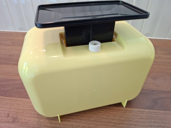 Image 1 of Vintage gele keukenweegschaal