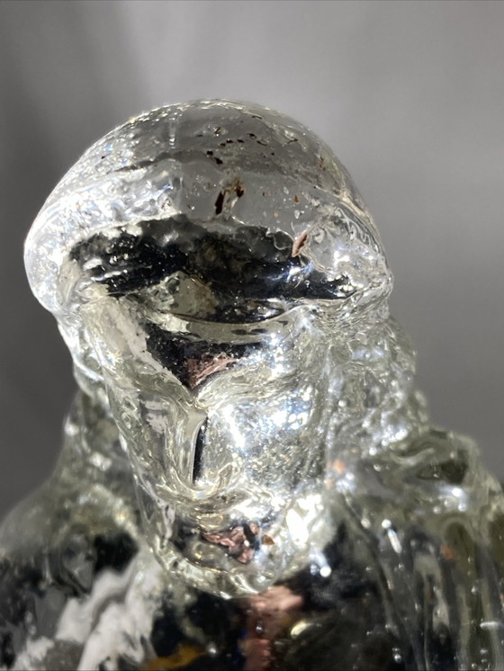 Image 1 of Statuetta in vetro eglomizzato raffigurante Cristo che regge il Sacro Cuore, XIX secolo