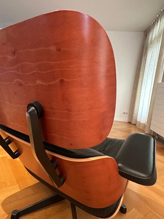 Image 1 of Vitra - Charles & Ray Eames - Sillón con otomana - 670 Lounge Chair