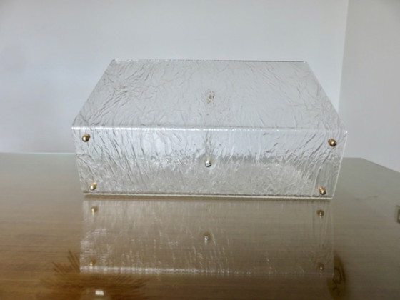 Image 1 of Porte revues " ROCHE BOBOIS " en plexiglas transparent et laiton années 70