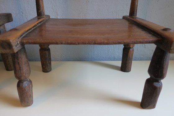 Image 1 of Coppia antica di sedie basse intagliate a mano della Costa d'Avorio, 1890