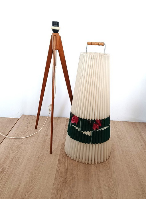 Lampadaire des années 50 sur trépied en bois