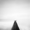 Aquaculture Structures Study 4, Italia – Fotografía Minimalista en Blanco y Negro