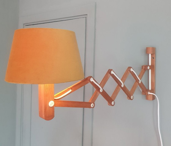 Image 1 of Lampe ciseaux vintage en bois Ikea des années 1980.