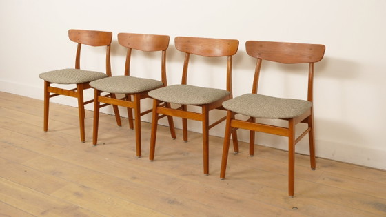 Image 1 of 4 sillas de comedor | Farstrup | Modelo 210 | Restauradas | Verde