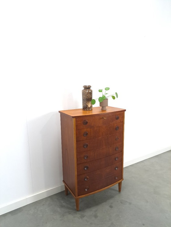 Image 1 of Cassettiera curva danese con 7 cassetti e maniglie rotonde