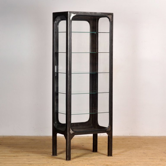 Image 1 of Armoire médicale vintage, années 1970