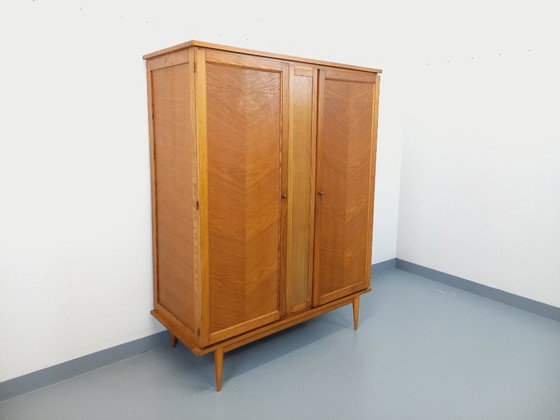 Image 1 of Vintage eikenhouten kledingkast uit de jaren 60