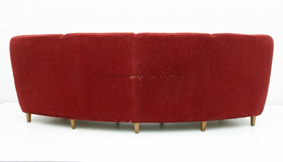 Image 1 of Mid Century Moderne Italiaanse fluwelen vierzits gebogen bank, 1950