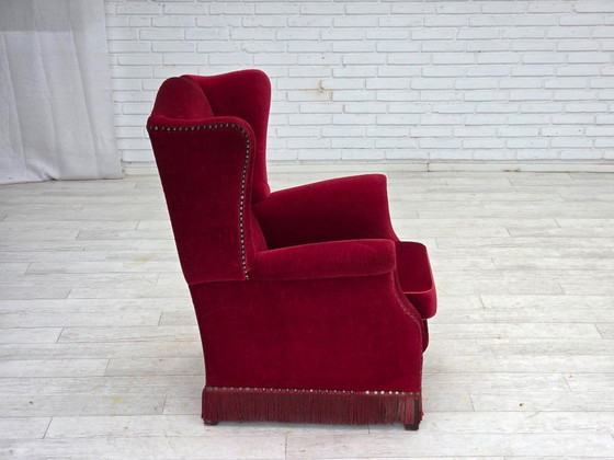 Image 1 of Anni '70, poltrona danese con schienale alto, velluto rosso per mobili, legno di frassino.