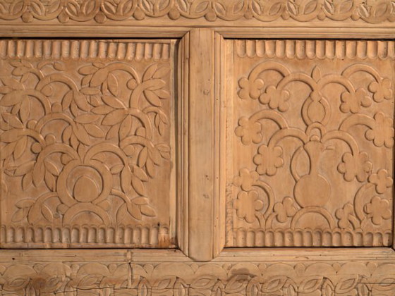 Antique carved low sideboard in fir wood – China, circa 1930 (photo 36 of 40)