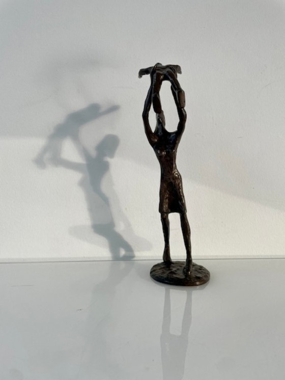 Image 1 of Bronze statue of mother and child – modern and expressive