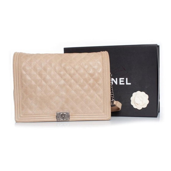 Image 1 of Chanel, borsa Boy grande in morbida pelle beige