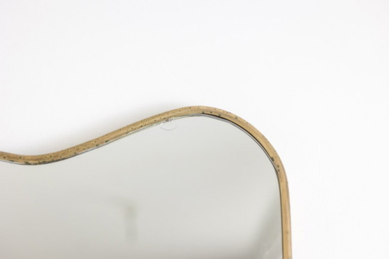 Image 1 of Specchio con cornice in ottone dorato. Anni '80.