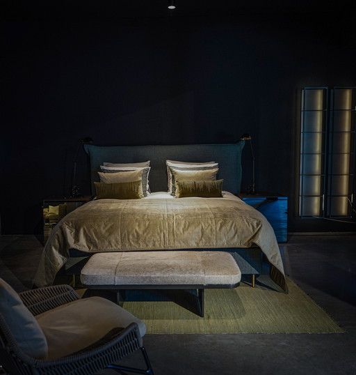 Continental Boxspring - Tables de nuit modernes - Clive Bench - Prince Cord - Gap Cupboard