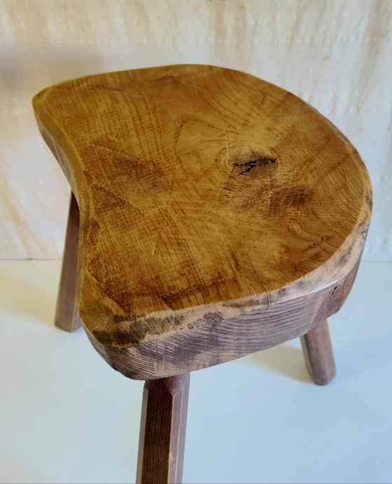 Dreibeiniger Hocker aus Massivholz - Mitte 20. Jh. – Wood (photo 3 of 8)