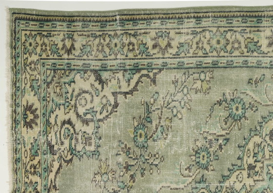 Tappeto turco vintage 287x193 cm – Grande tappeto in lana annodato a mano con motivo floreale verde tenue (photo 4 of 12)