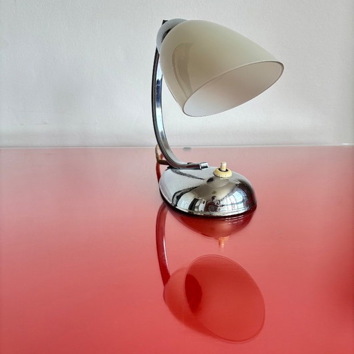 Functionalist table lamp