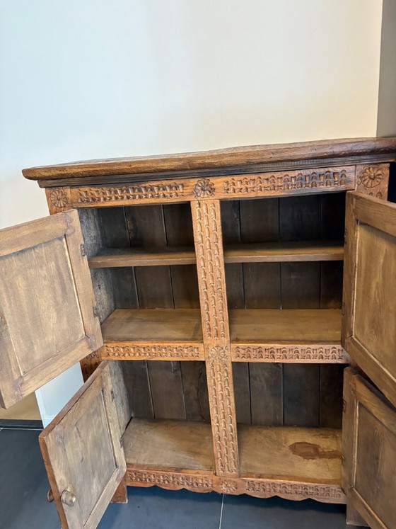 Image 1 of Armario español antiguo