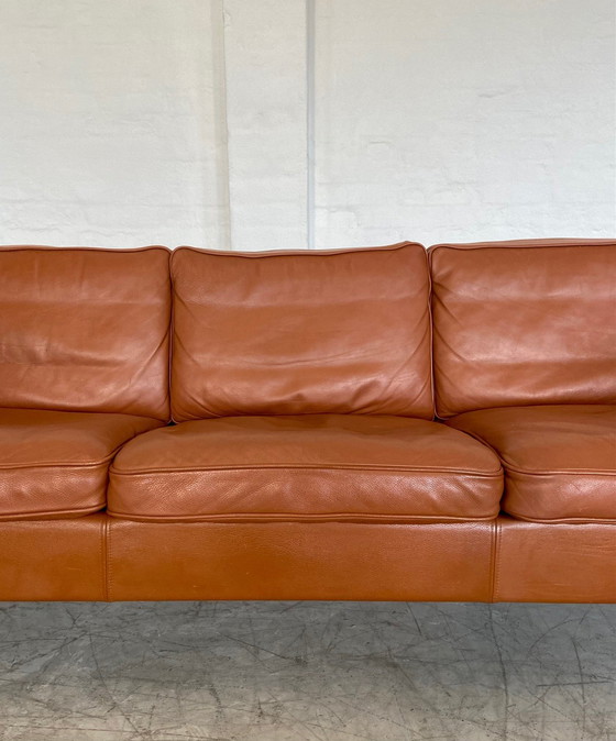 Image 1 of Mid Century Vintage Danish Mogens Hansen 3 Person Sofa in Cognac Leather (Canapé 3 personnes en cuir cognac)