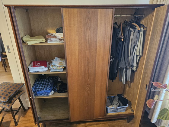 Image 1 of Armadio vintage in teak impiallacciato (circa 70 anni) – buone condizioni