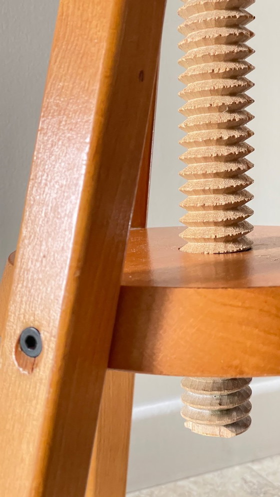 Image 1 of Vintage massief beukenhouten schroefkruk