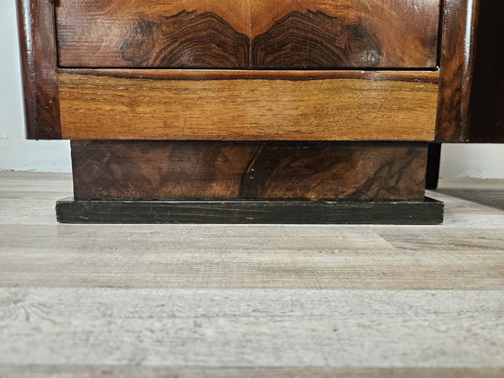 Image 1 of Pair of 1930s Art Deco bedside tables in walnut burl with marble top