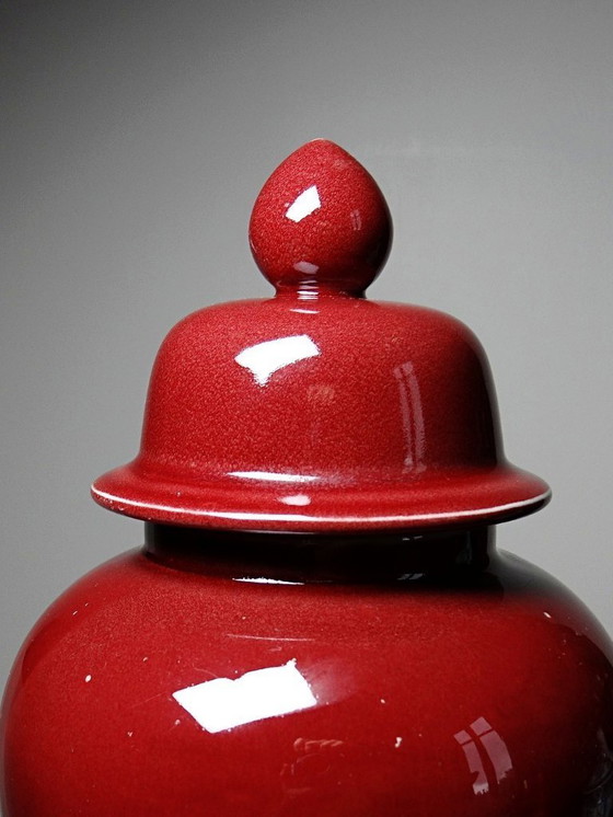 Image 1 of Vase couvert, pot à gingembre chinois céramique sang de boeuf et céladon