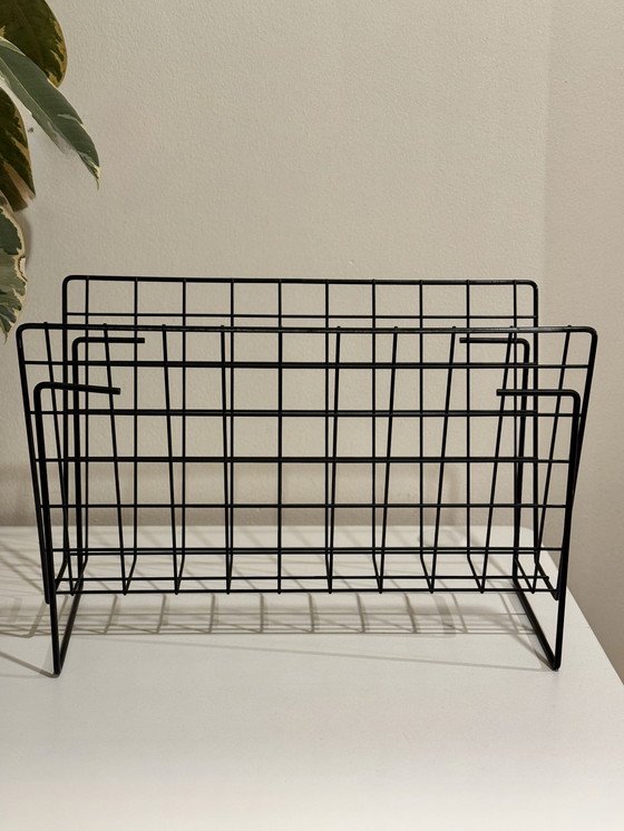 Image 1 of Vintage draadstaal tijdschriftenrek 70s – minimalistisch zwart metaal – stijl Pilastro / Braakman