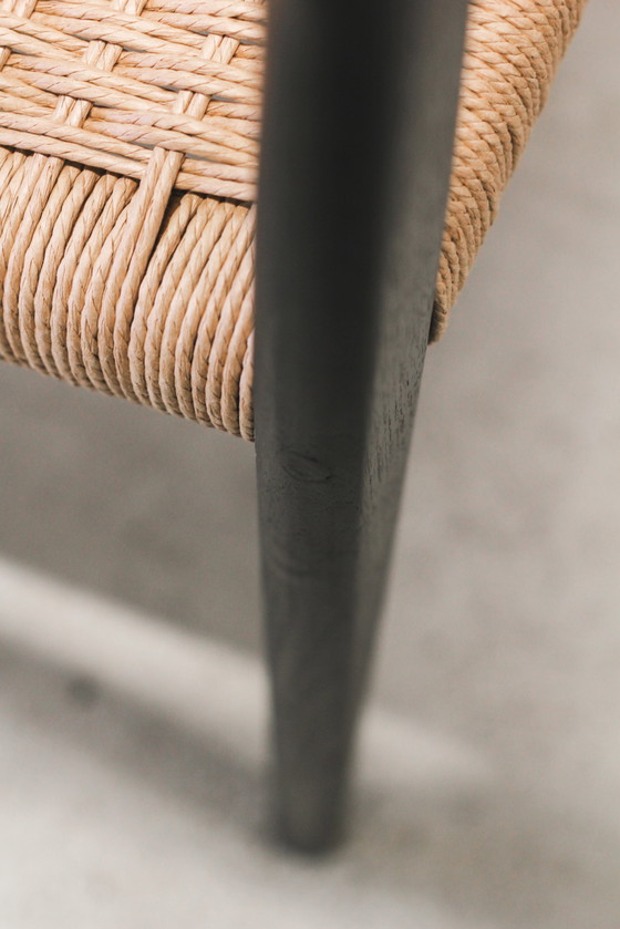 Image 1 of 6 sedie da pranzo modello 71 di Niels Otto Moller, tinte di nero con seduta in corda di carta