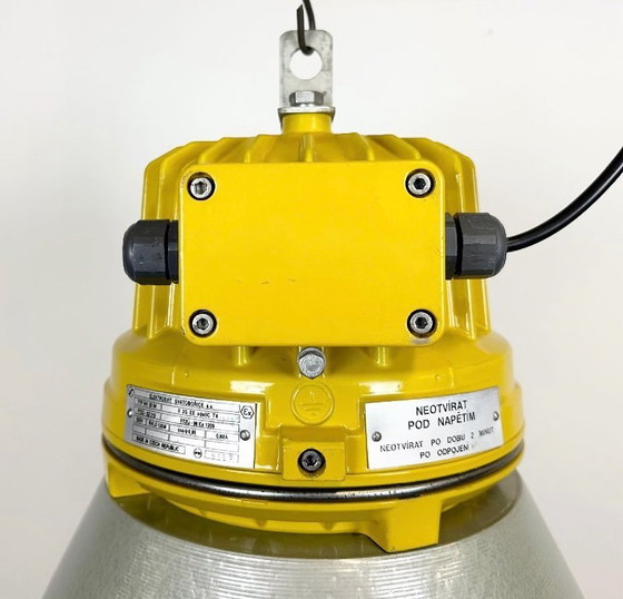 Image 1 of Gele industriële explosieveilige lamp met aluminium kap, jaren 90