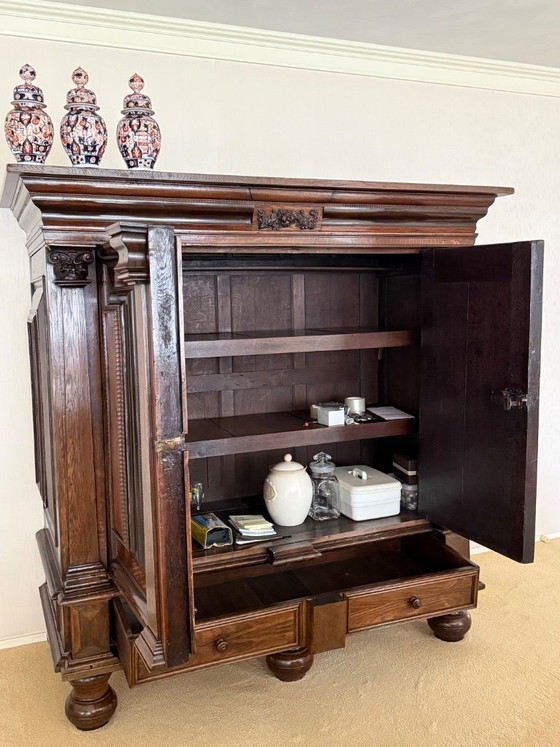 Image 1 of Oost Friese Kussenkast Eiken Gefineerd Met Palissander En Notenhout