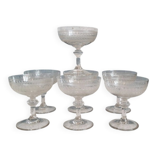 7 coupes à champagne en cristal