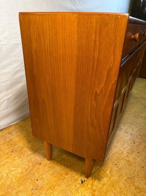 Image 1 of Een zeer gewild teakhouten dressoir in mid-century modern stijl van Nathan, circa 1960-1970.