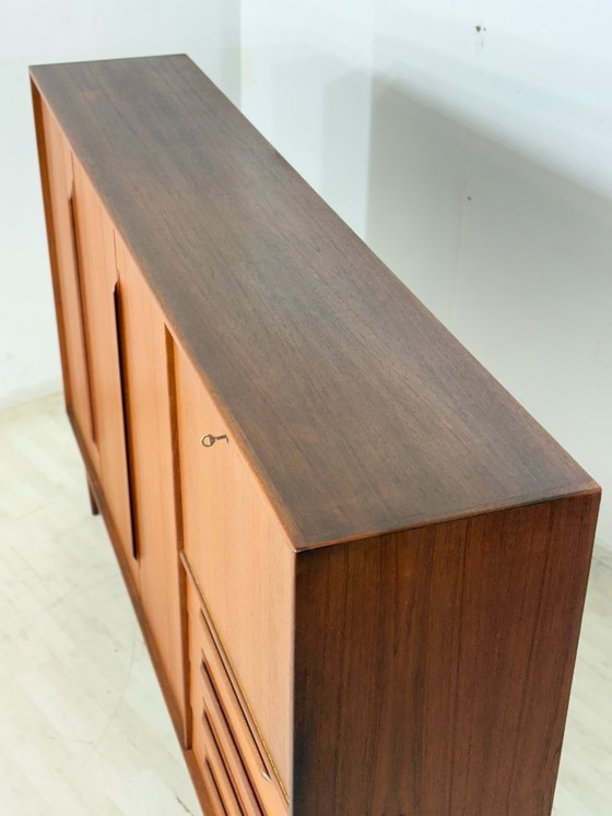Aparador alto de teca de mediados de siglo, de la década de 1960 – Mueble para salón – Aparador (photo 14 of 20)