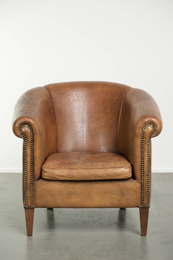 Sturdy Worn Vintage Sheepskin Club Armchair With A Comfortable Seat And A Beautiful Color – Leather (photo 2 of 13)