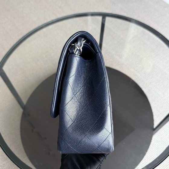Image 1 of Chanel Classic Flap Jumbo - Caviar Double Flap 30CM Gewatteerd generfd kalfsleer Donker marineblauw Zilveren hardware
