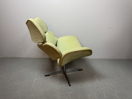 Image 1 of Mid-Century Spacious Easy Lounge Chair in Mint Green Fabric Upholstery and Aluminium Pedestal Designed by Enrico Walles.