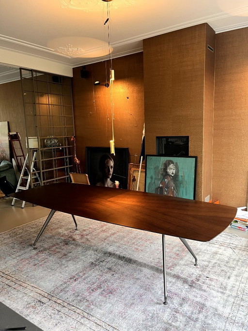 Design dining table top from Italian brand Rimadesio, model Manta