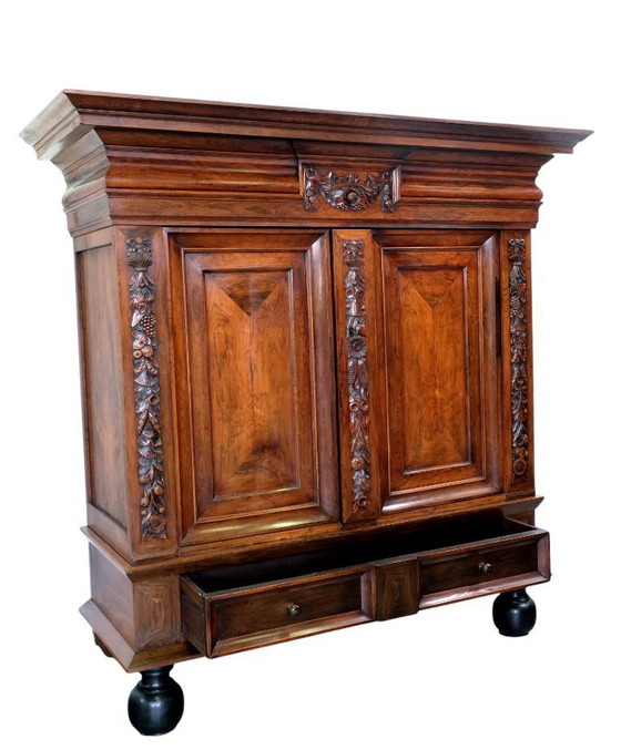 Image 1 of Mobile a viticcio in prezioso palissandro, 1700 circa.