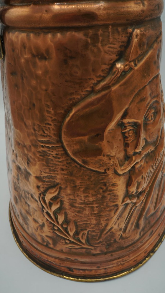 Image 1 of Soporte para paraguas de cobre antiguo, cubo de carbón para pellets, kit de pellets con relieve de Rembrandt