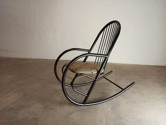 Fauteuil à bascule en métal postmoderne – Rocking chairs, Textile, Metal (photo 3 of 15)