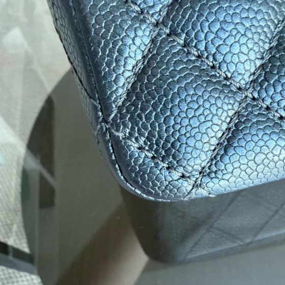 Image 1 of Chanel Classic Flap Medium - Caviar 25cm Gewatteerd generfd kalfsleer Donkergrijs Zilverkleurige hardware Serie 20