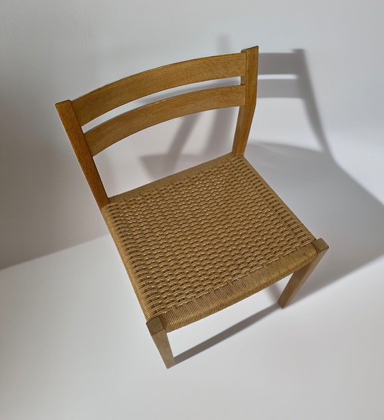 J.H. Møller Model 401 eikenhouten eetkamerstoelen met origineel Deens papieren koord — Denemarken, jaren 70 (photo 3 of 10)