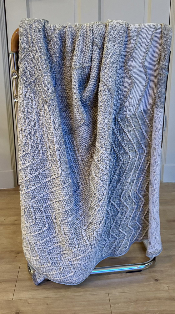 Image 1 of Coperta Jongeriuslab | Simone Post per Textielmuseum, grigio/bianco