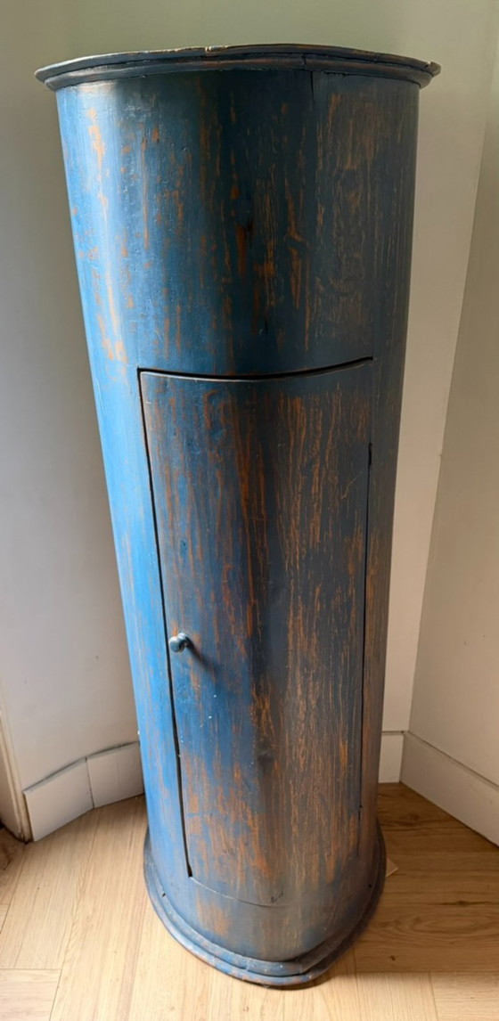 Antique Bow-Front Corner Cabinet in Original Blue Paint, 18th/19th Century – Kasten, Wood (photo 8 of 16)