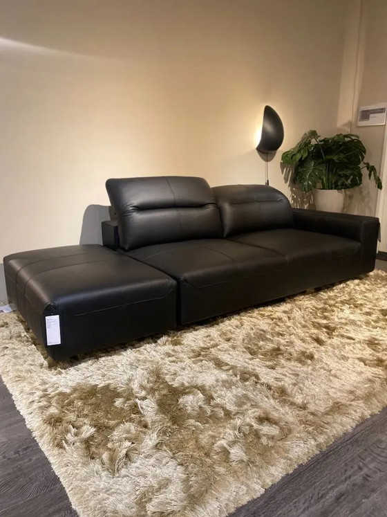 Image 1 of Fauteuil long HAMPTON en cuir noir de BOCONCEPT, de 4 793 € à 1 935 €.