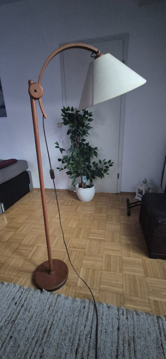 Image 1 of Schöne Teak - Stehlampe in wunderbarem dänischem, skandinavischen Design. Hersteller Domus in den 60er/70er Jahren. Ausführung G